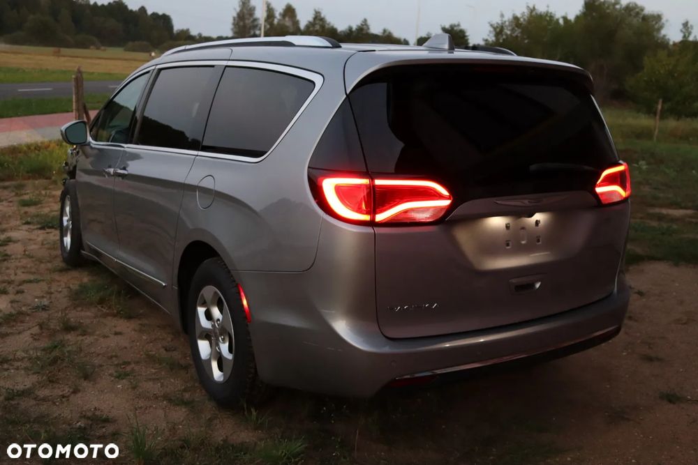 Chrysler Pacifica - 29