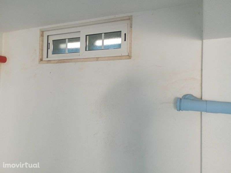 Garagem 80m2 com dois portões automáticos e comando - Grande imagem: 5/5