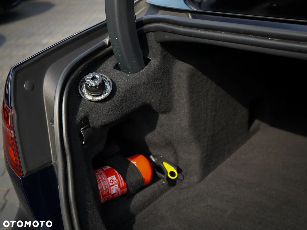 Jaguar XE D200 AWD S - 29