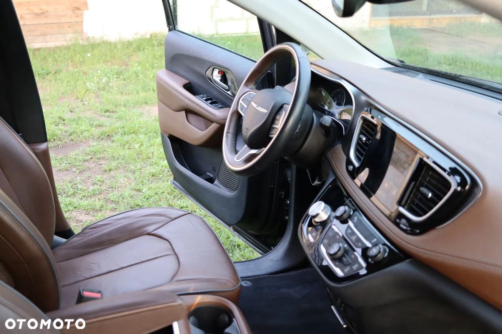 Chrysler Pacifica - 23