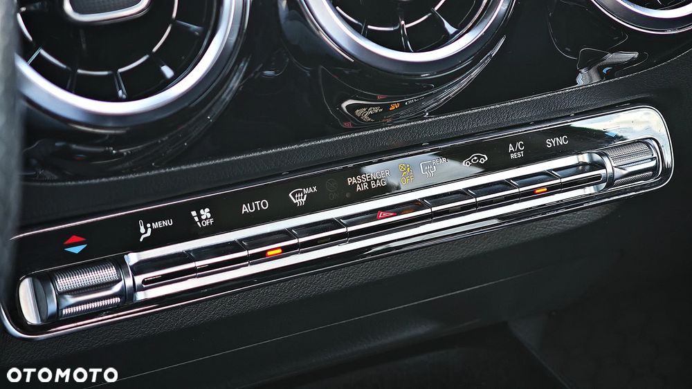 Mercedes-Benz GLA 200 d 8G-DCT AMG Line - 36