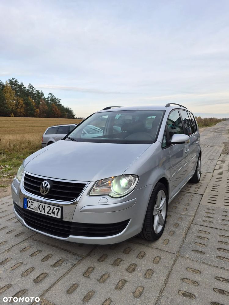 Volkswagen Touran - 4