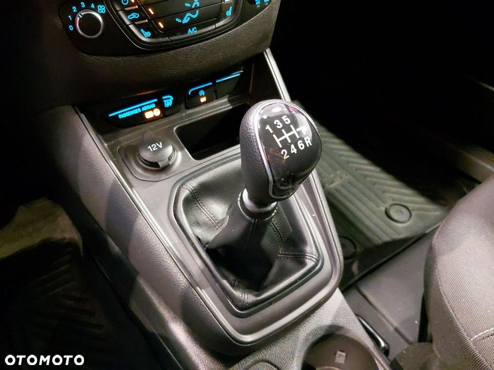Ford Transit Courier - 28