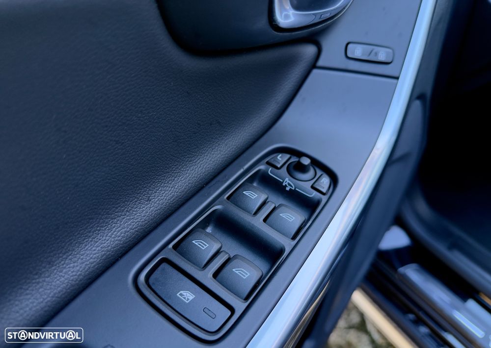 Volvo V60 Cross Country 2.0 D3 Momentum - 38