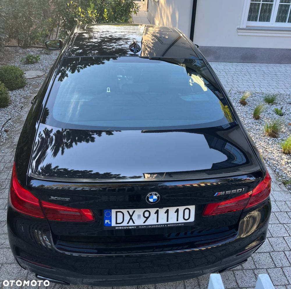 BMW Seria 5 M550i xDrive sport - 11