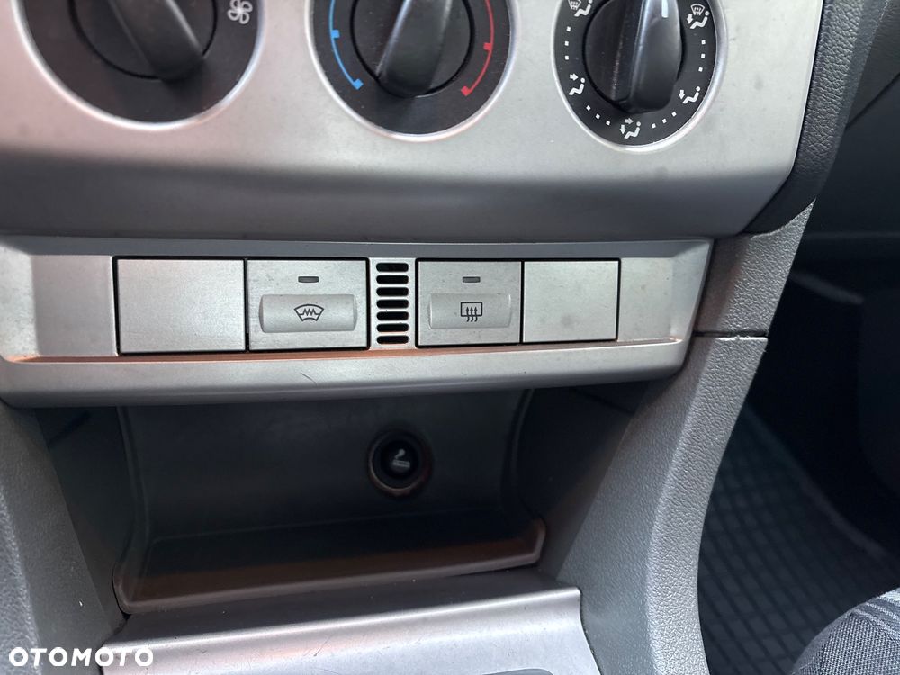 Ford Focus 1.6 Comfort - 22