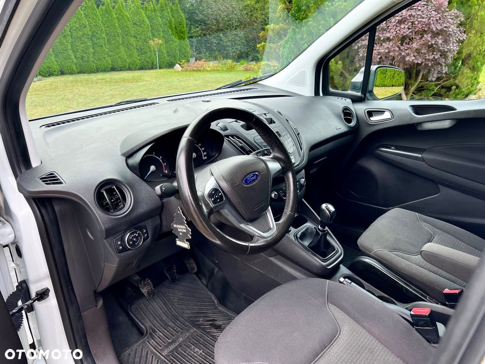 Ford Transit Courier - 14