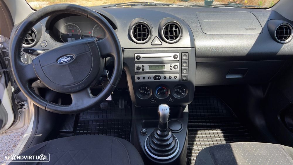 Ford Fiesta 1.25 Ghia - 10