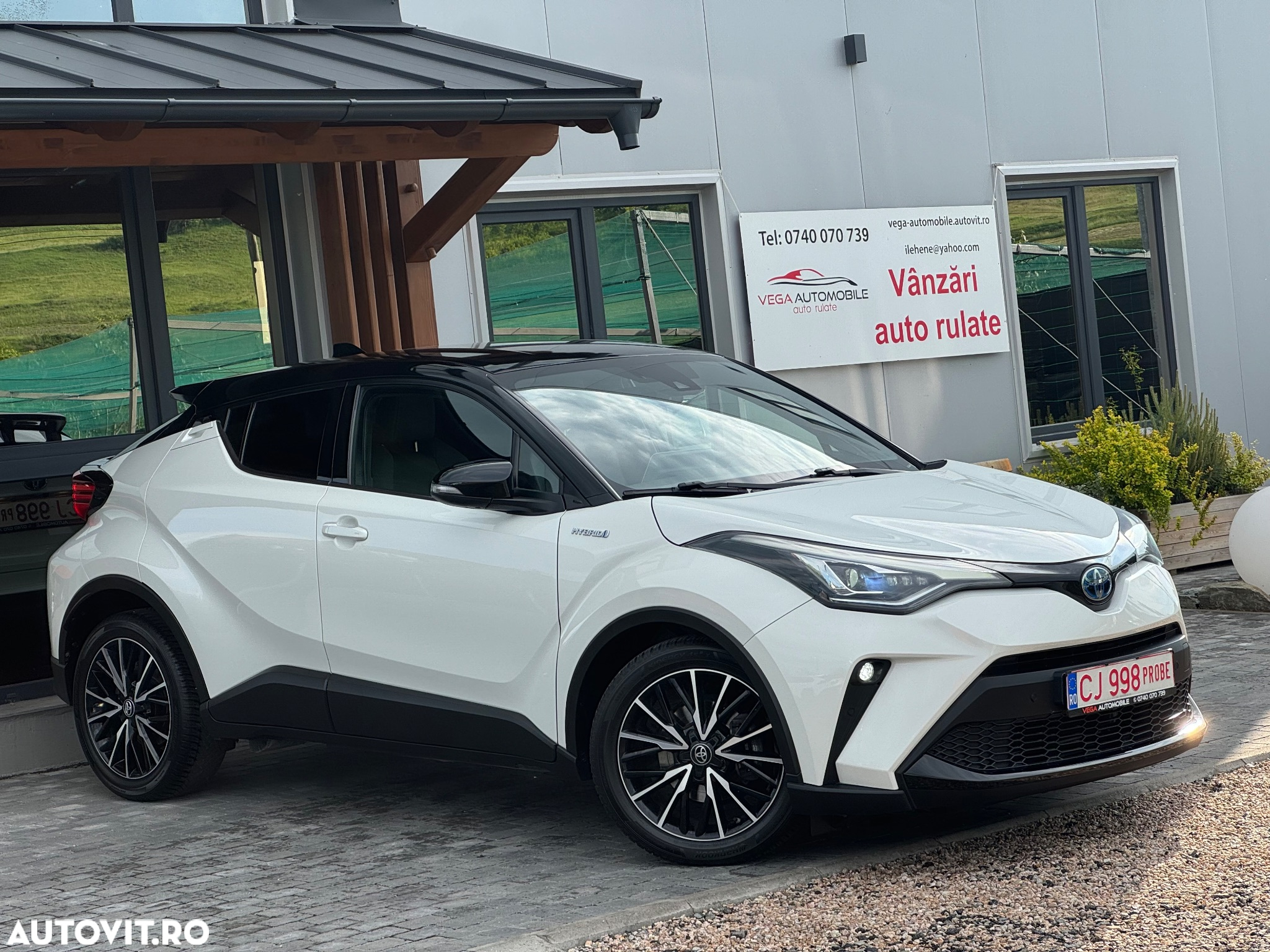 Toyota C-HR 1.8 Hybrid Black&White - 2