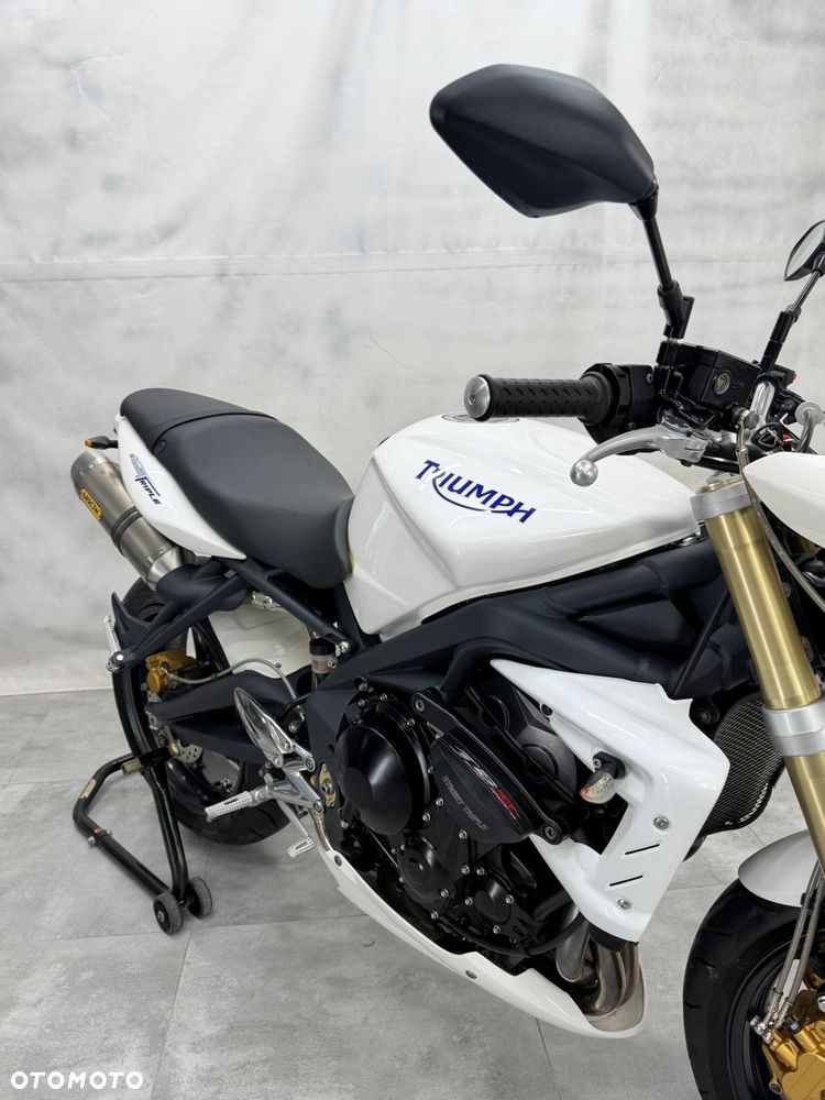 Triumph Street Triple - 8