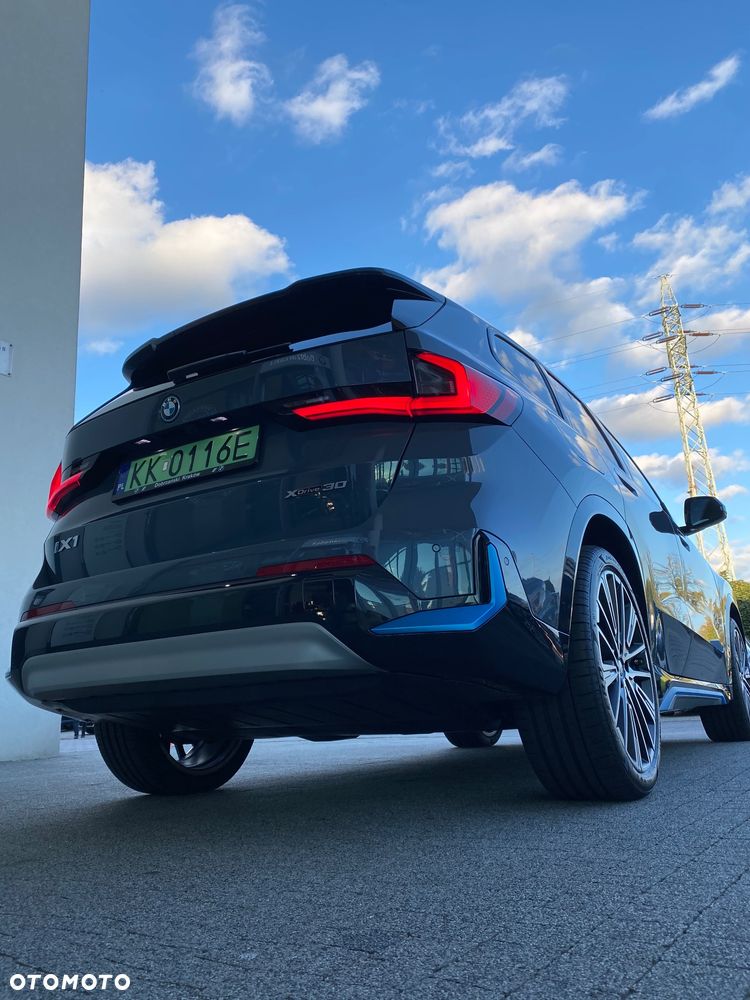 BMW iX1 xDrive30 66.5kWh xLine - 3