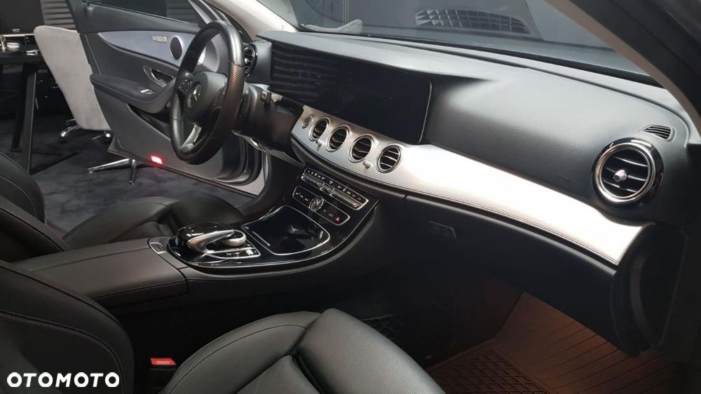 Mercedes-Benz Klasa E 220 d 4-Matic All-Terrain - 17
