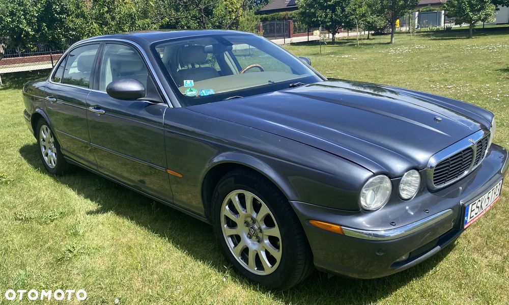 Jaguar XJ - 8