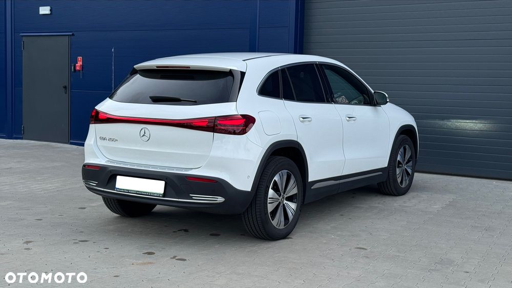 Mercedes-Benz EQA - 9