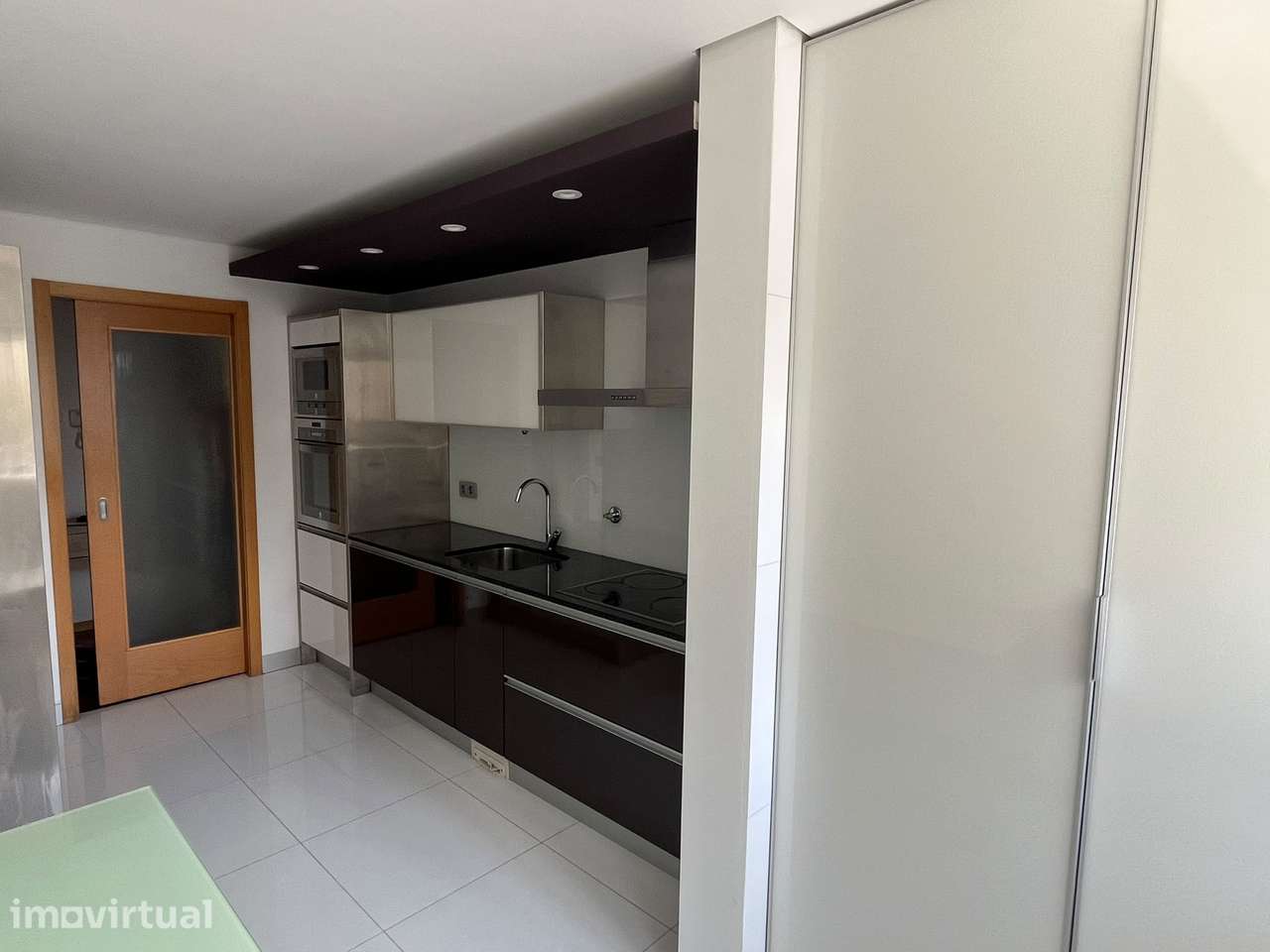 T1 + 1 Mobilado c/Garagem - Grande imagem: 5/17
