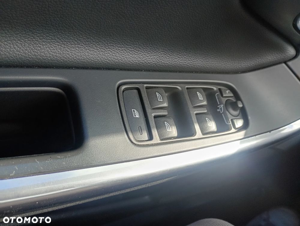 Volvo S60 D3 Geartronic Momentum - 28