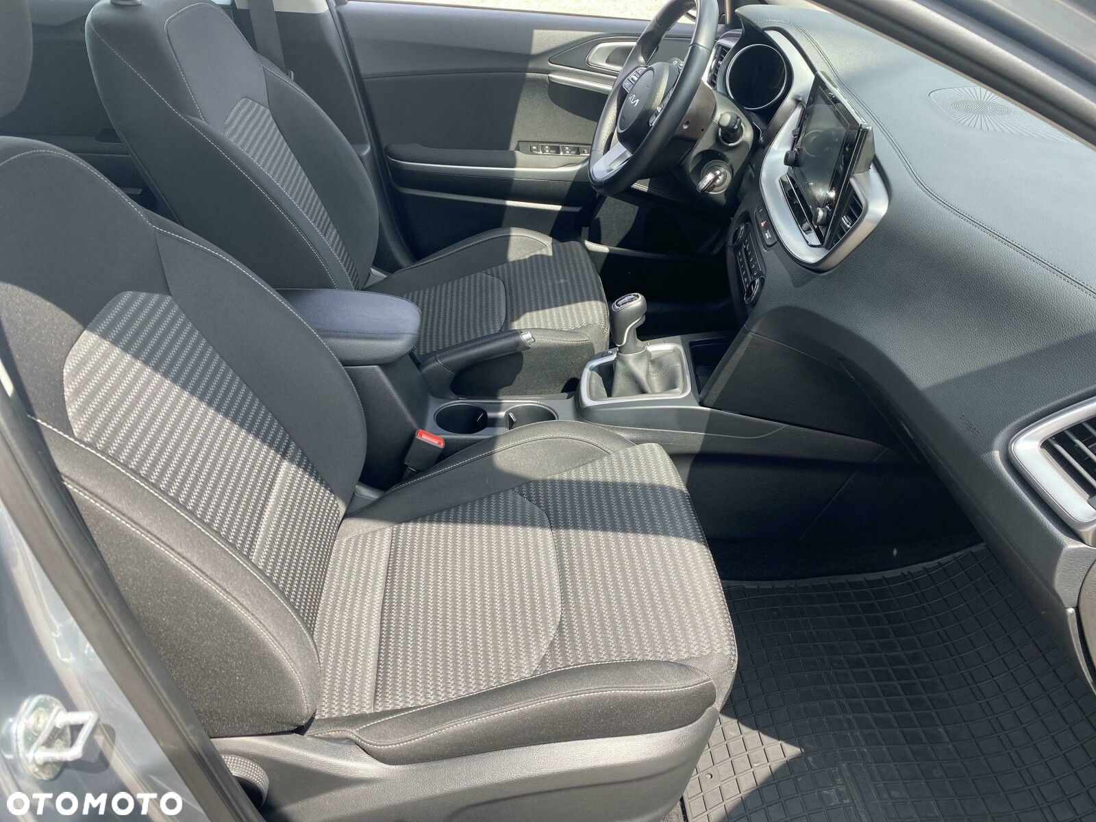 Kia Ceed - 14