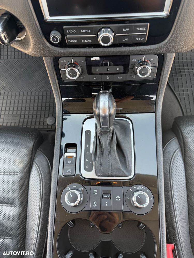Volkswagen Touareg 3.0 V6 TDI BMT - 23