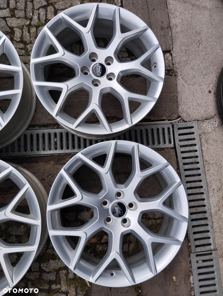 JAGUAR FORD 5X108 19 8,5J ET49 - 4
