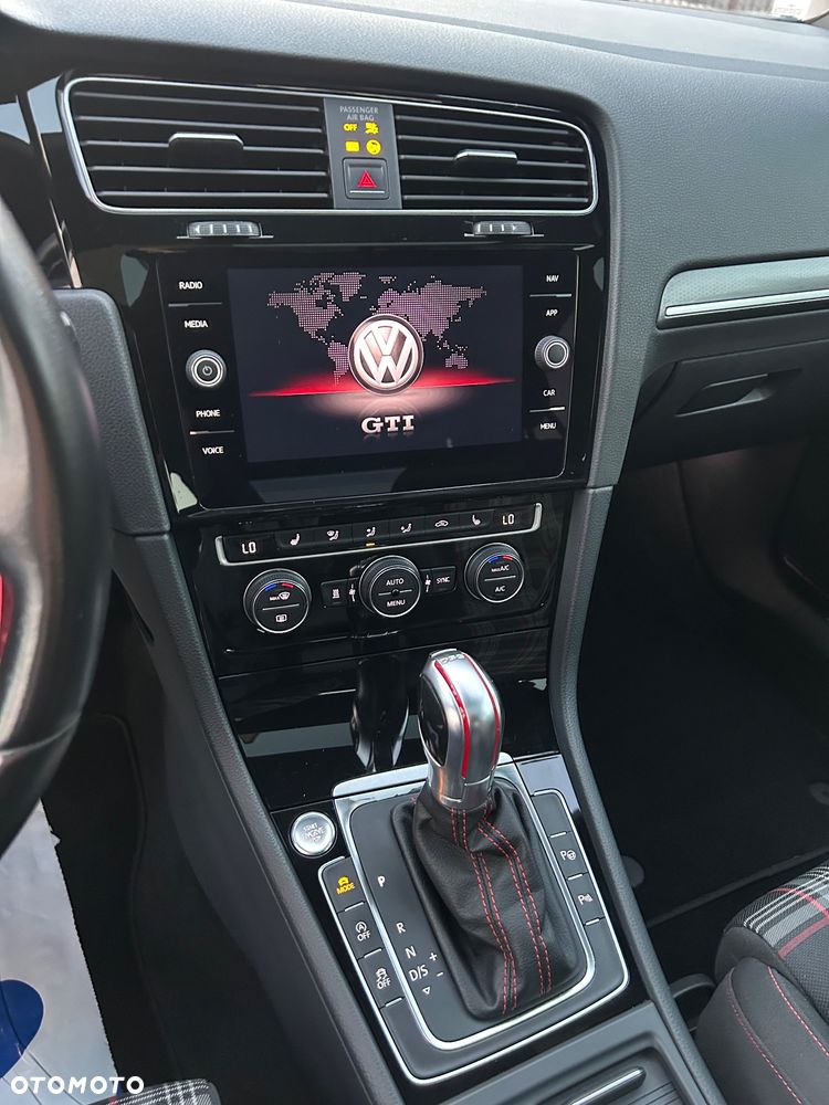 Volkswagen Golf - 16