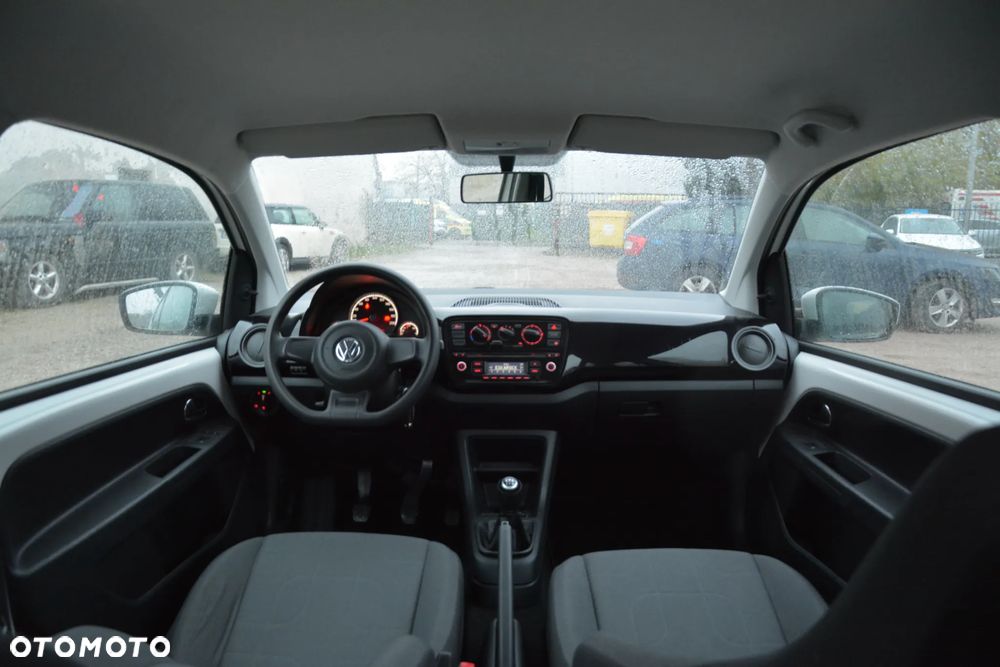 Volkswagen up! (BlueMotion Technology) move - 9