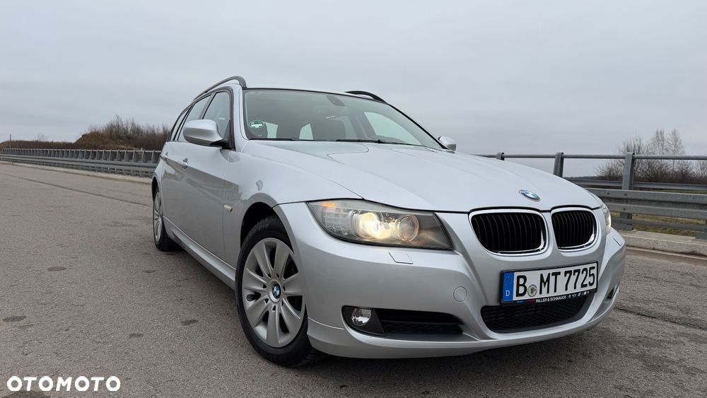 BMW Seria 3 320d xDrive - 31