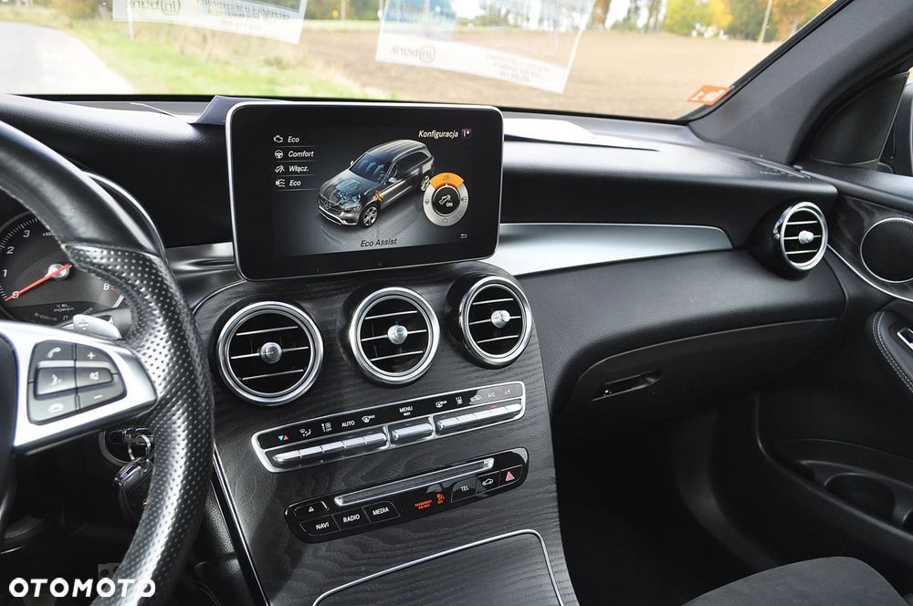 Mercedes-Benz GLC 350 e 4Matic 7G-TRONIC AMG Line - 24
