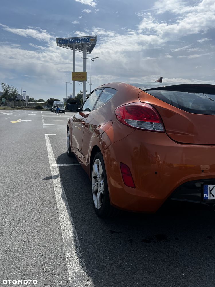 Hyundai Veloster 1.6 GDI Comfort - 12