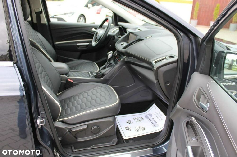 Ford Kuga 1.5 EcoBoost 2x4 Vignale - 32