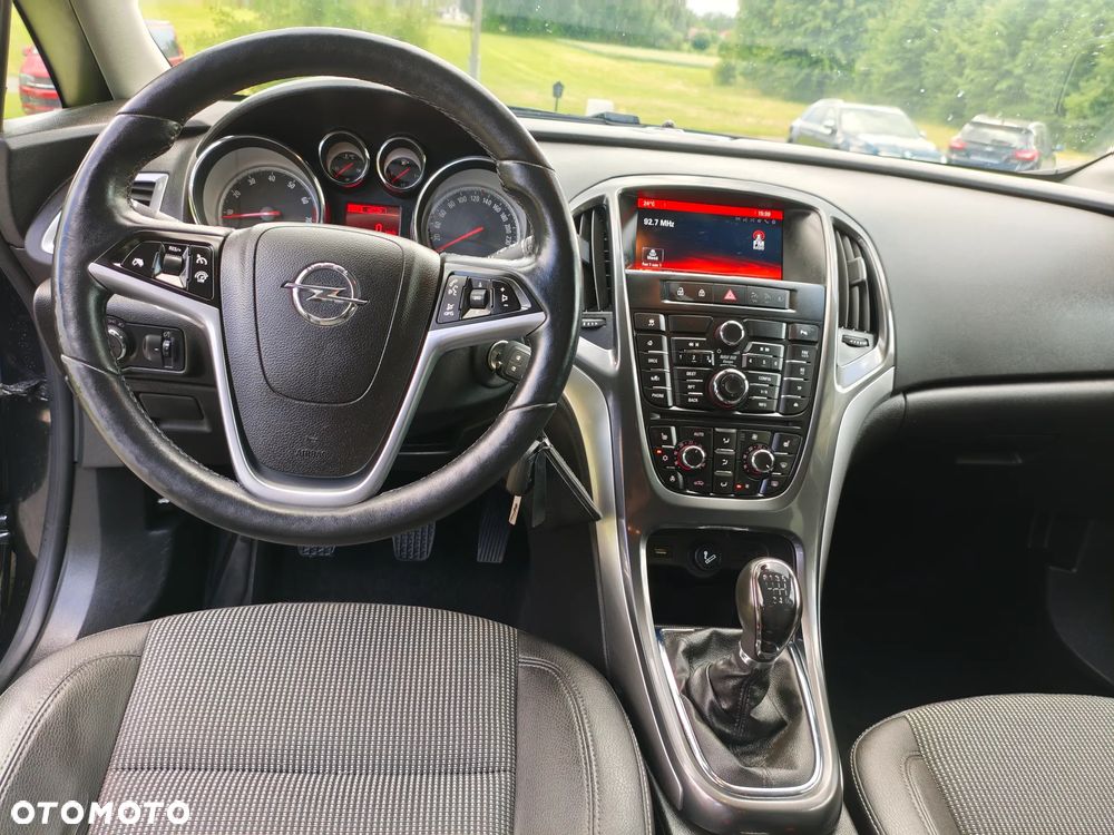 Opel Astra 1.4 Turbo Exklusiv - 26