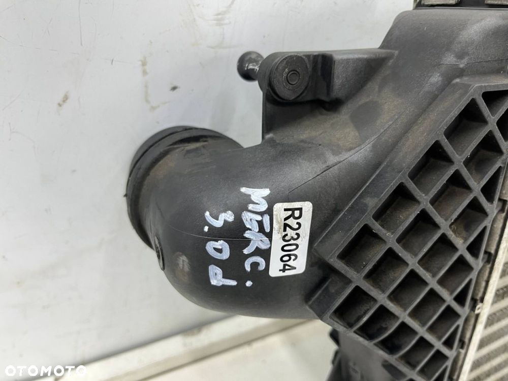 Chłodnica powietrza Mercedes ML GLE w166 GLE c292 GL GLS x166 3.0 CDi intercooler a0995000600 - 14