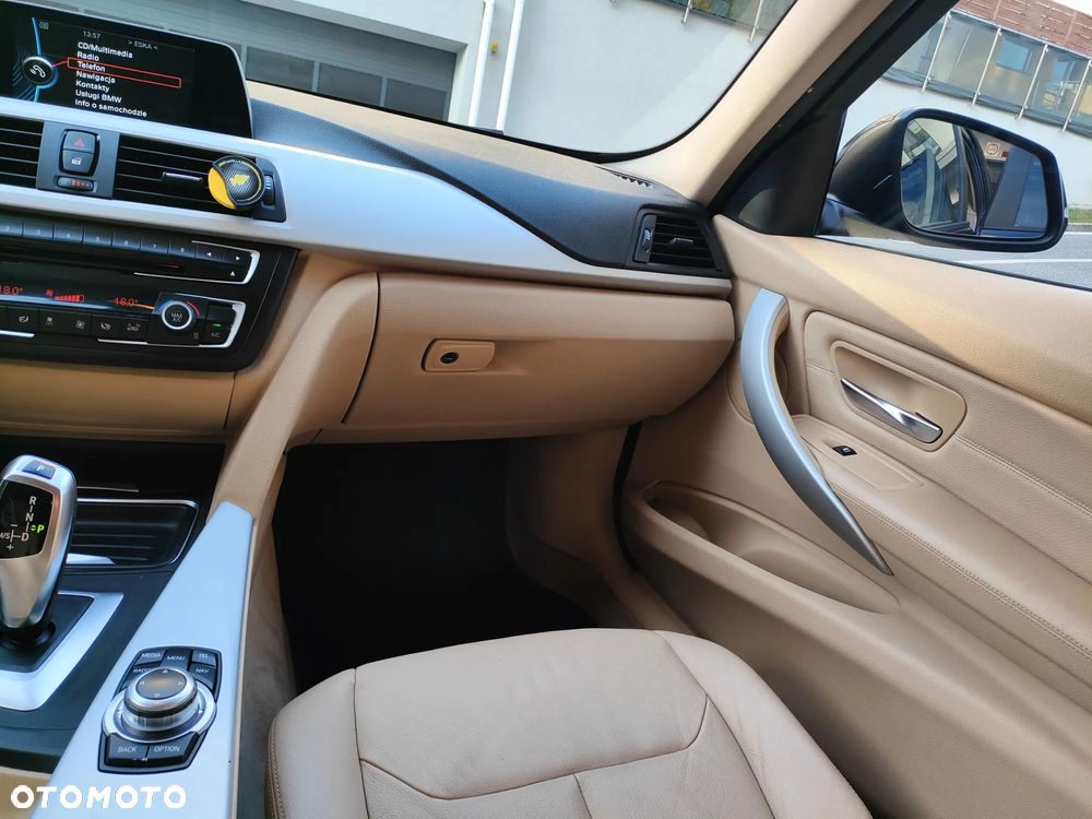 BMW Seria 3 320d Sport-Aut Sport Line - 24