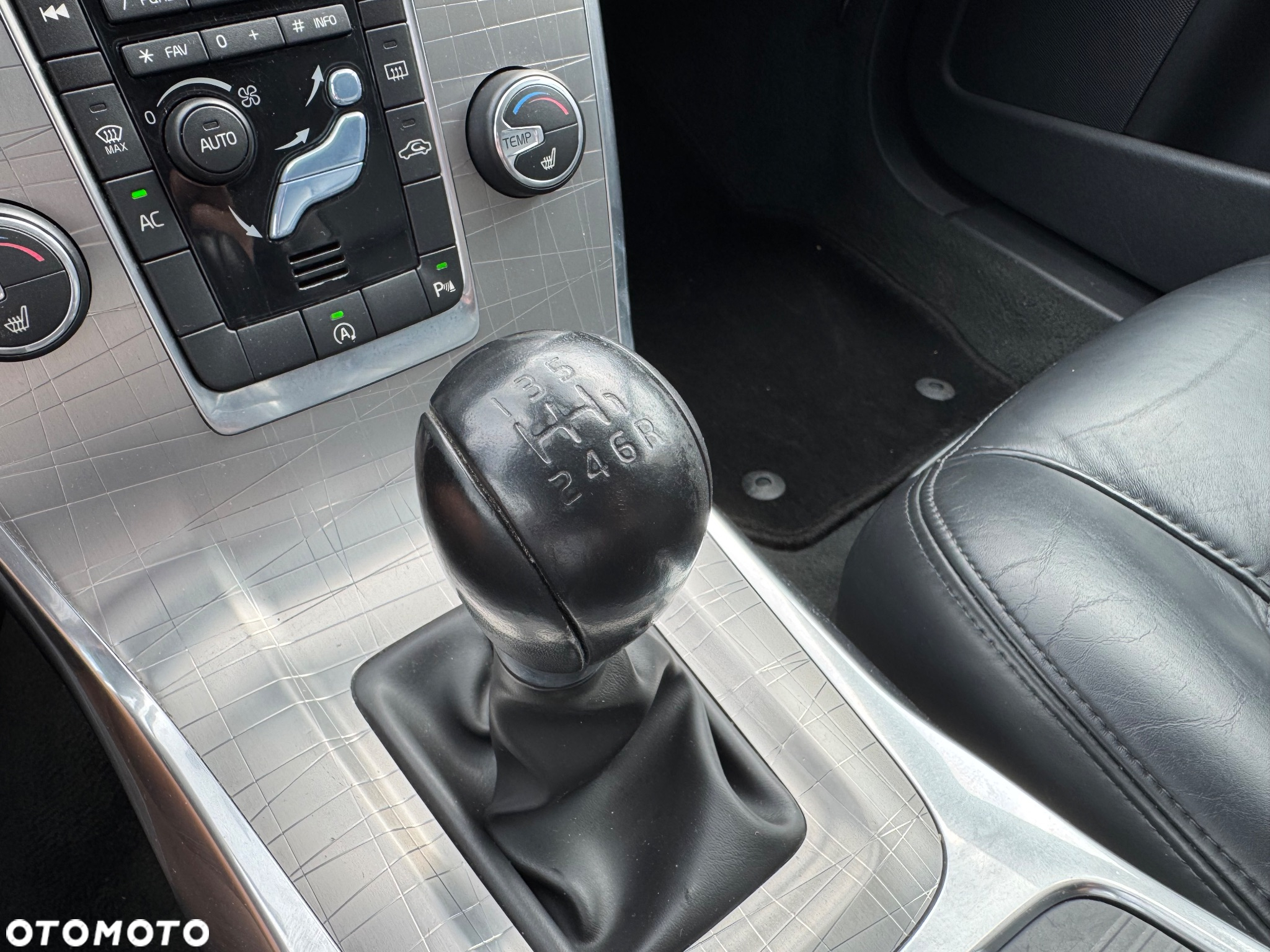 Volvo XC 70 D4 Momentum - 23