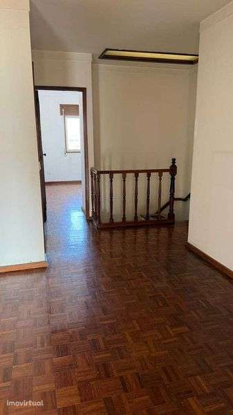 Apartamento T4 Duplex | Excelente oportunidade em Santa Marinha - Grande imagem: 5/12