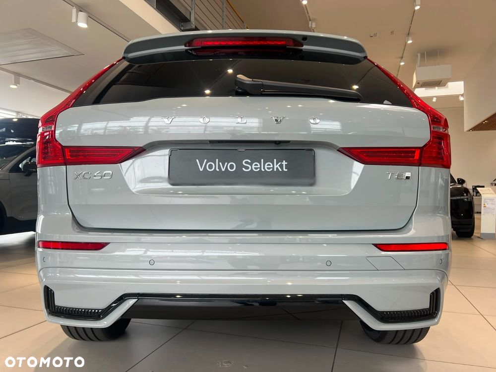 Volvo XC 60 T8 Plug-In Hybrid AWD Ultimate Dark - 17