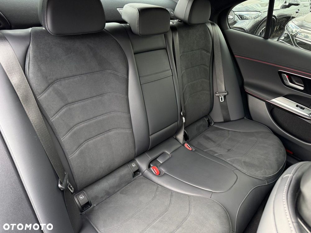 Mercedes-Benz Klasa E 220 d mHEV 4-Matic AMG 9G-Tronic - 28