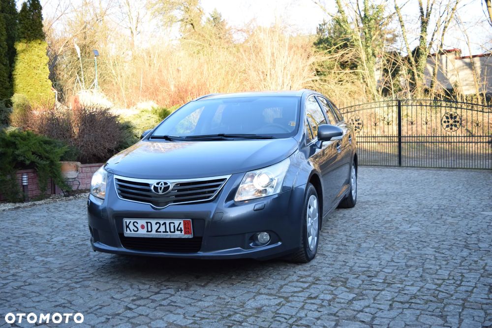 Toyota Avensis 2.0 D-4D Business Edition - 1