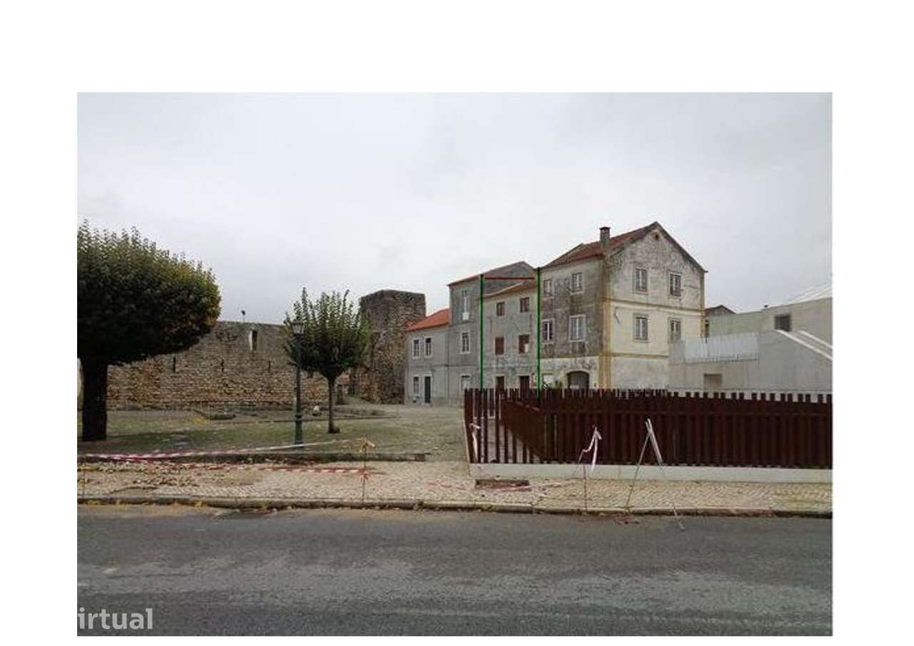 Prédio com 3 pisos no centro histórico de Soure, junto ao Castelo. - Grande imagem: 4/7