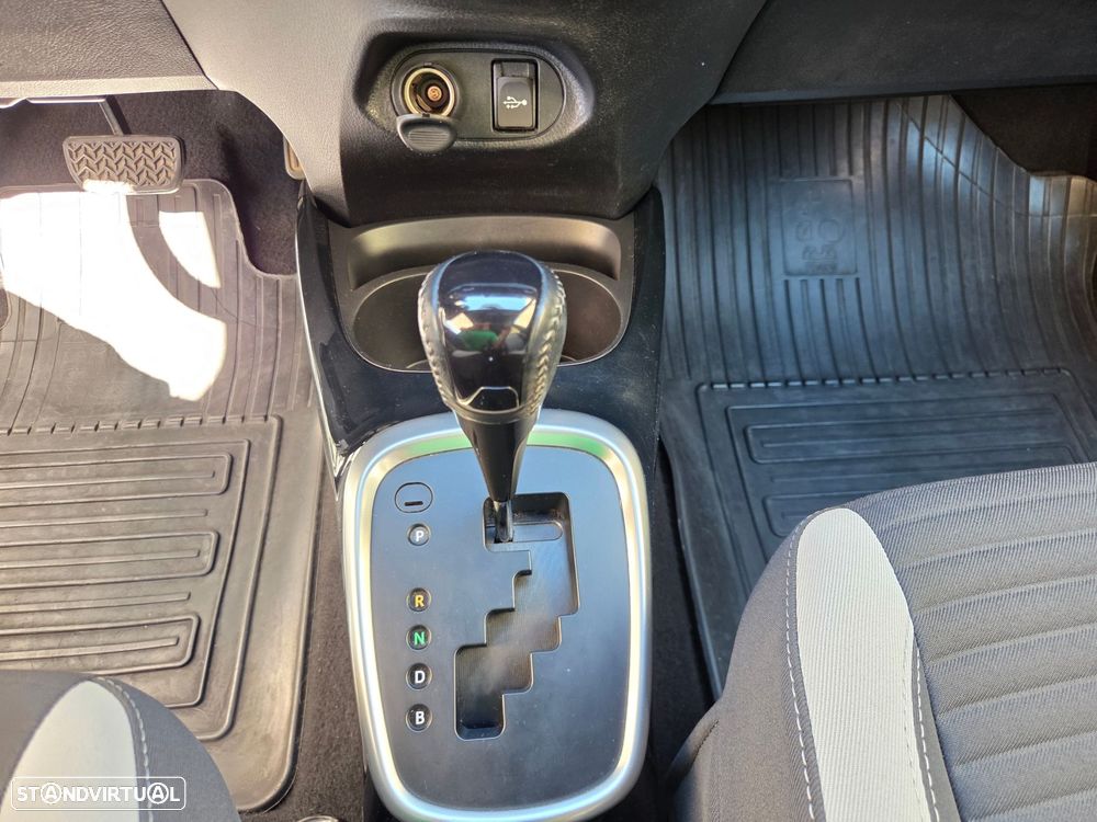 Toyota Yaris 1.5 HSD Comfort - 24