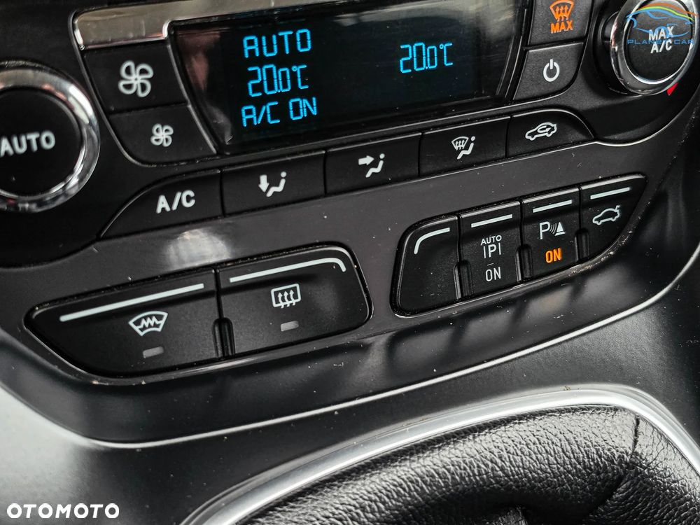 Ford Kuga 2.0 TDCi 2x4 Titanium - 36