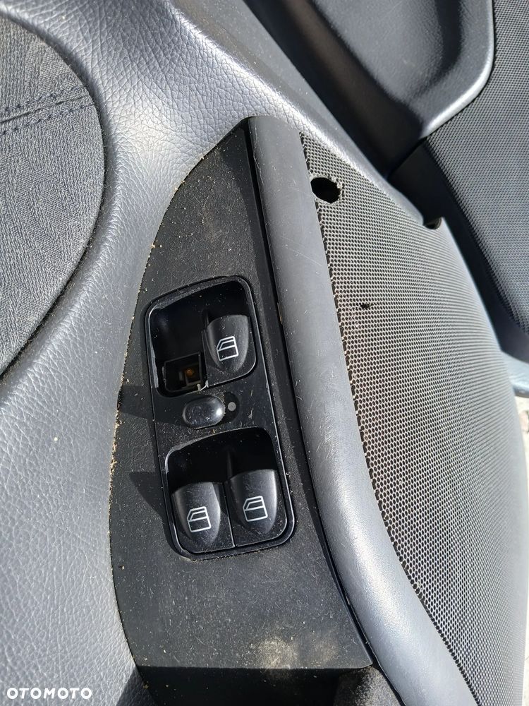 MERCEDES C 203 boczek tapicerka drzwi przod tyl - 3