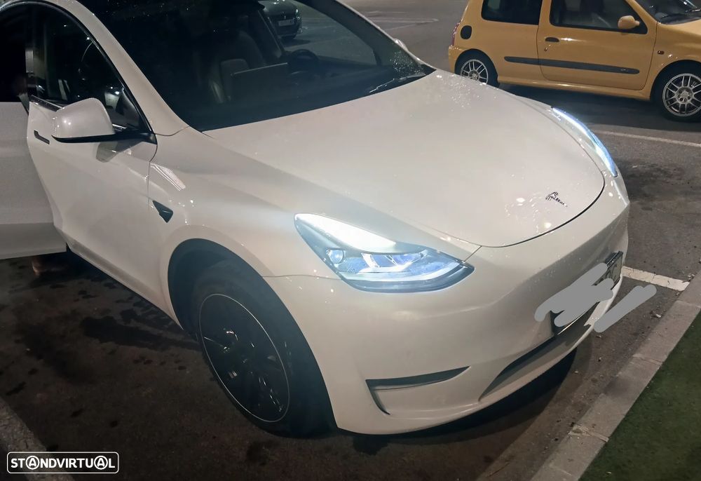 Tesla Model Y - 2