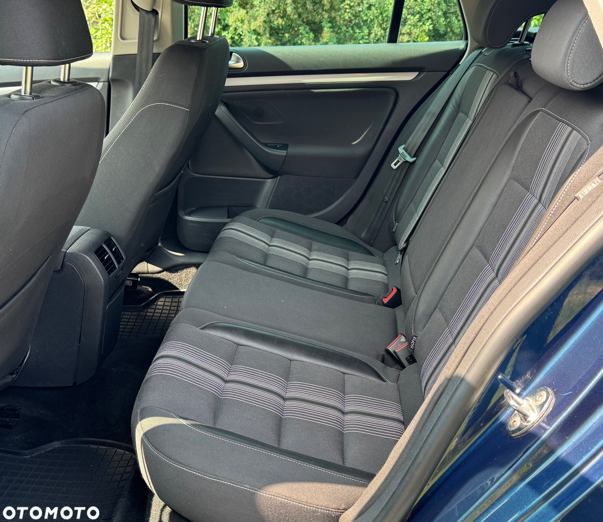 Volkswagen Golf 1.6 TDI DPF BlueMotion Technology MATCH - 9