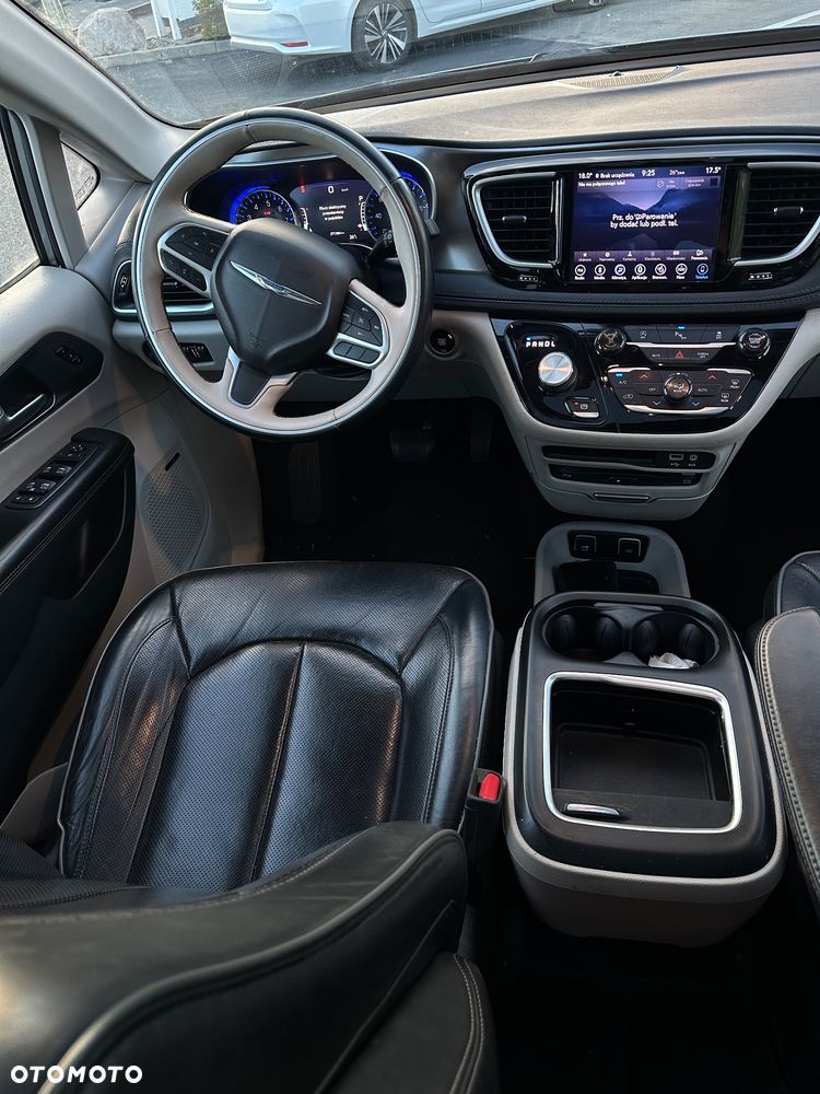 Chrysler Pacifica - 15