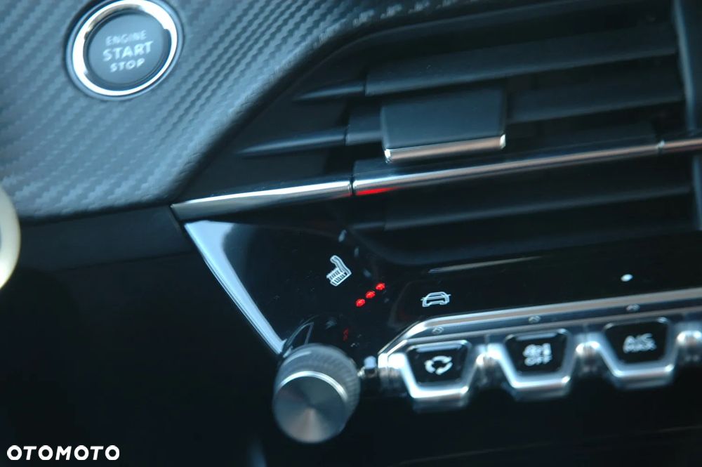 Peugeot 208 1.2 mHEV Allure - 15