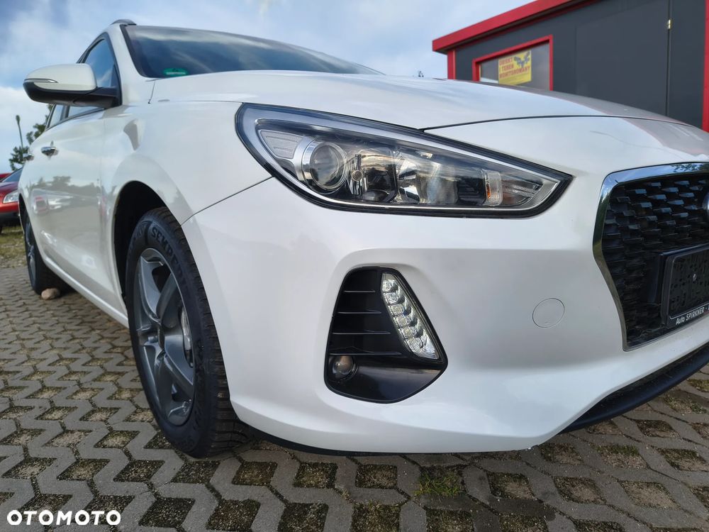 Hyundai i30 blue Kombi 1.6 CRDi Premium - 25