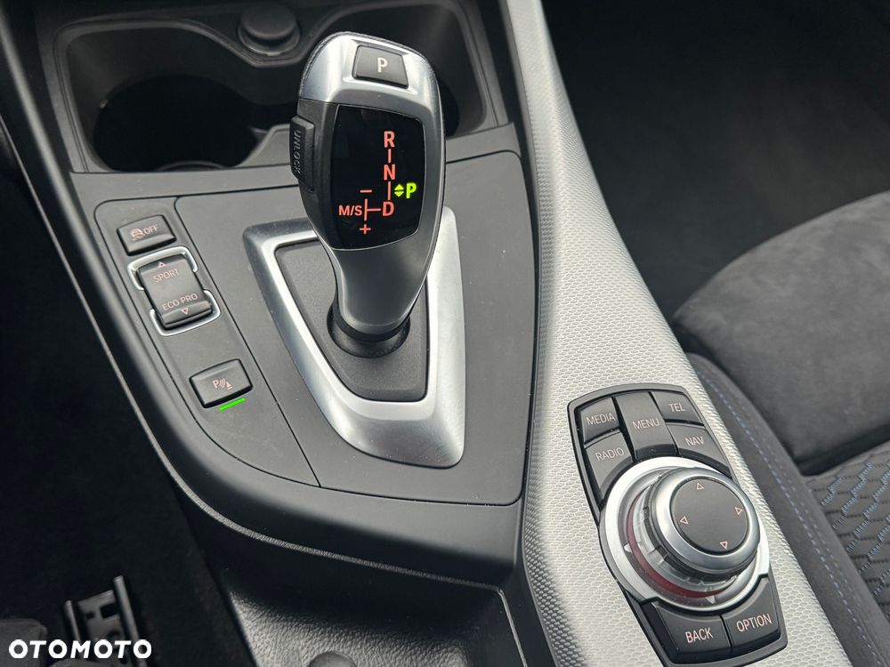 BMW Seria 1 120d xDrive M Sport - 36