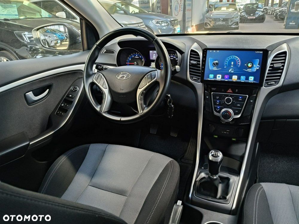 Hyundai i30 blue Kombi 1.4 YES Silver - 13