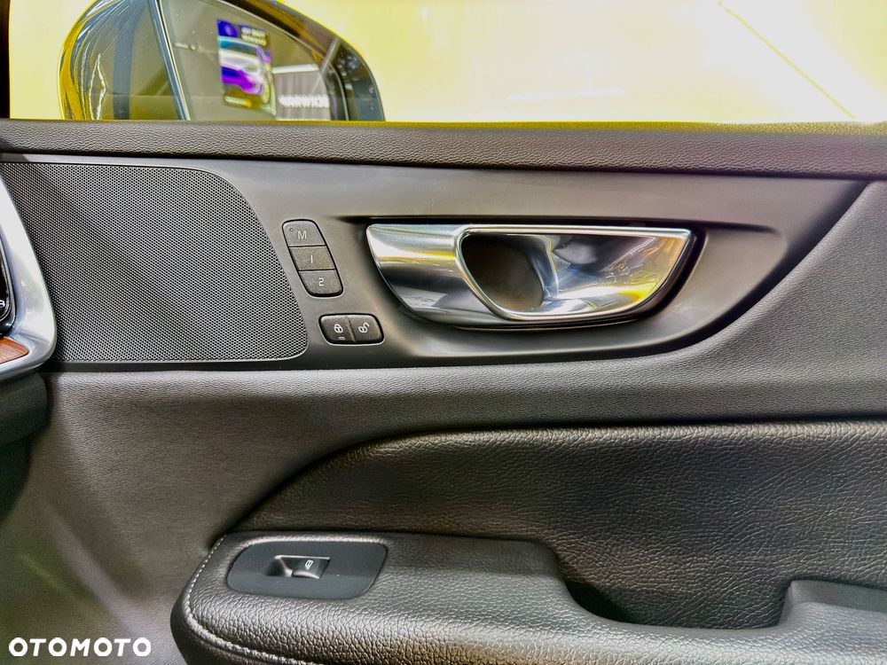 Volvo V60 Cross Country T5 AWD Geartronic - 25