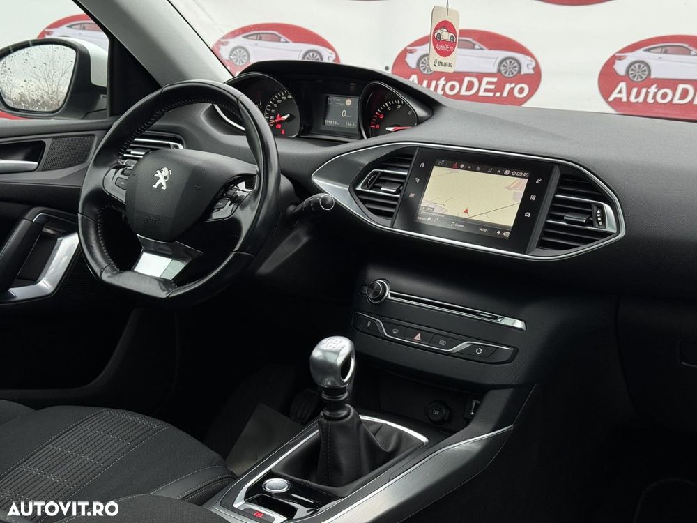 Peugeot 308 - 8